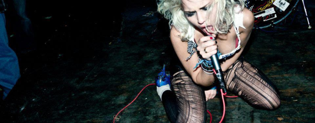 Barb Wire Dolls: Objev punkové scény míří do M-klubu